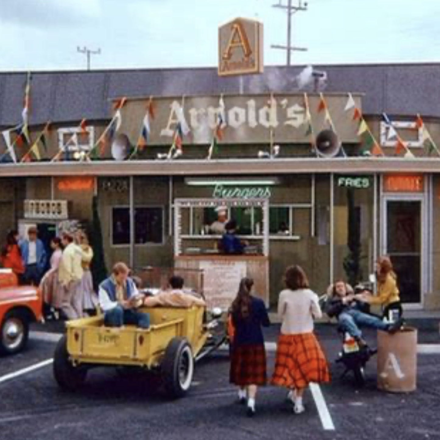 Exterior scene from the 1970s TV show Happy Days showing the Arnold's Drive-In Restaurant